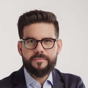 Bruno do Vale Amaral, advogado, de óculos e barba